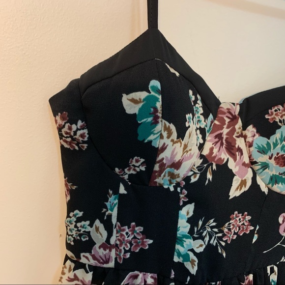 Band of Gypsies Liberty Floral flowy  Dress With Pockets size Small - Picture 10 of 16